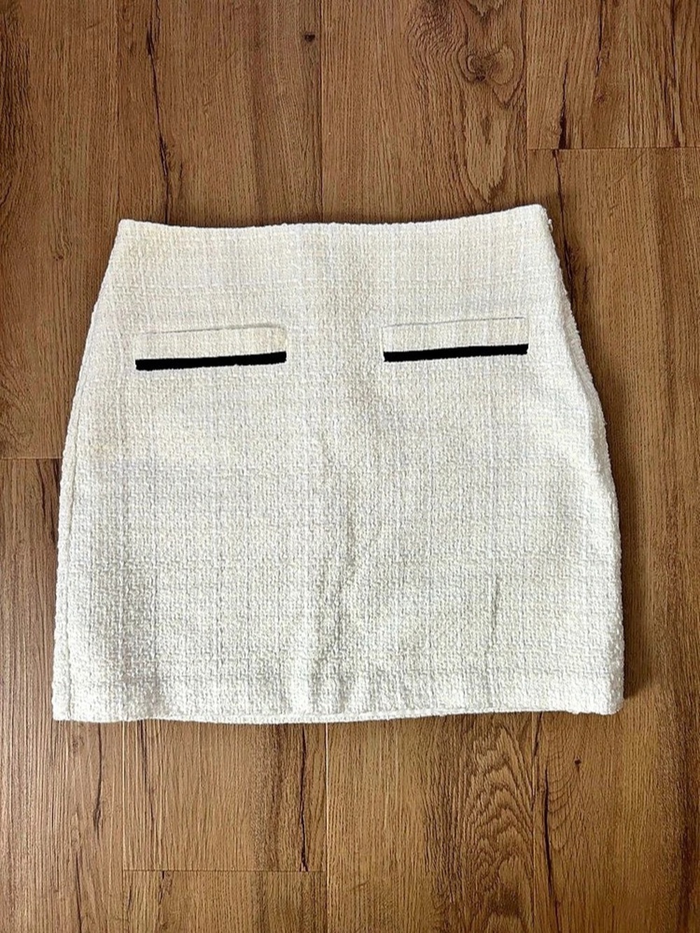 LOFT White Mini Skirt Size 2 Like New